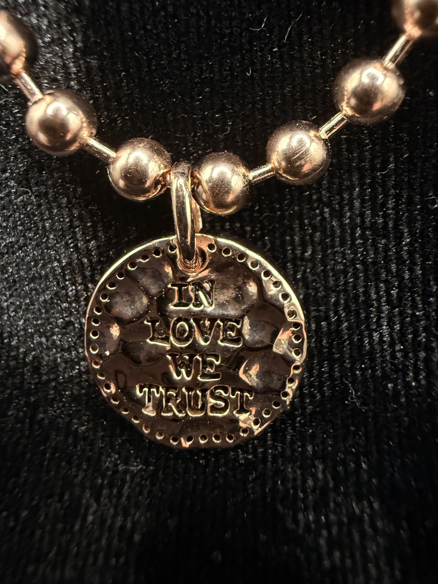 Armband Rosé Gold mit Coin      "IN LOVE WE TRUST"