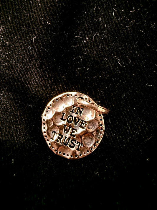 Coin Rosé Gold 1,5 cm "IN LOVE WE TRUST"