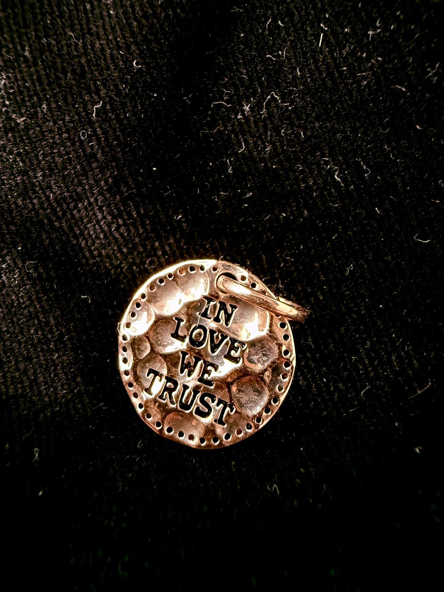 Coin Rosé Gold 2,3mm "IN LOVE WE TRUST"